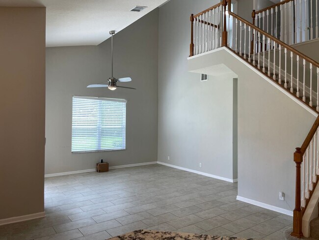 Building Photo - Beautiful Spacious Home in Deland