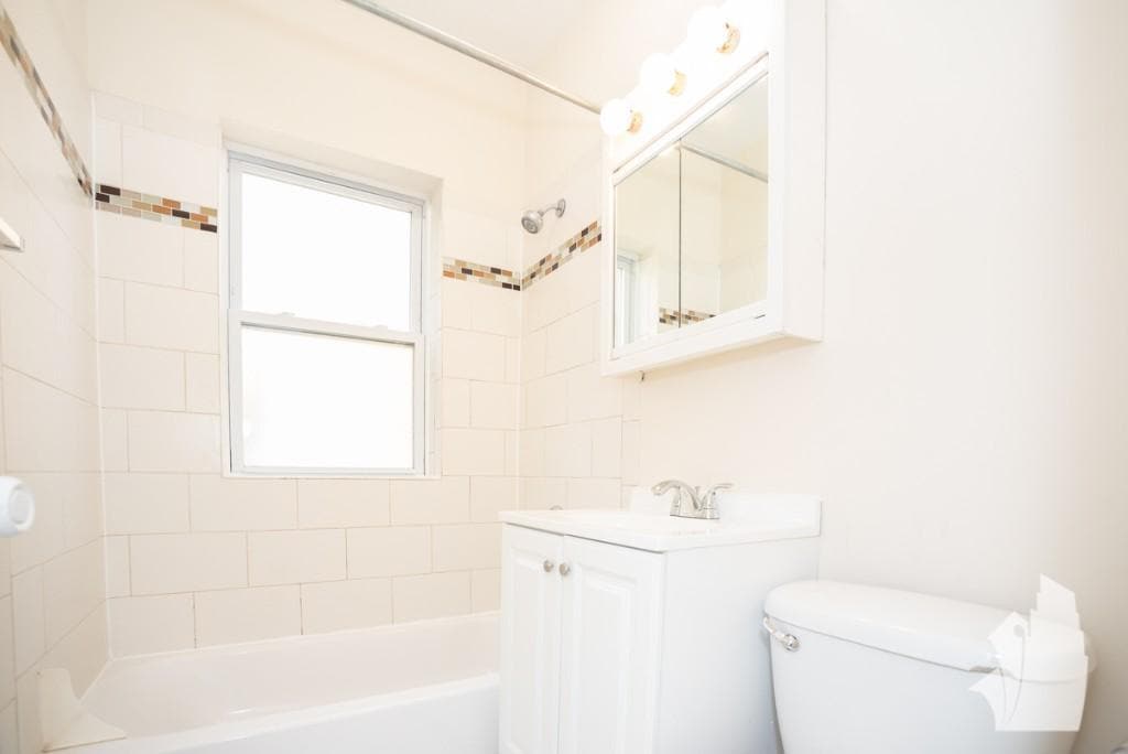 Building Photo - 5208 N Leavitt St