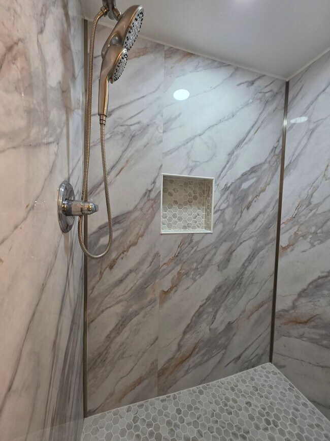 Building Photo - Cute 4 bedroom home in Shawnee