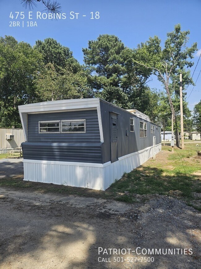 Building Photo - 475 E Robins St