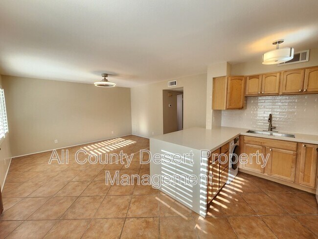 Building Photo - 760 E Cottonwood Rd