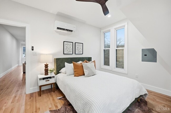 Building Photo - 989 Parkside Pl