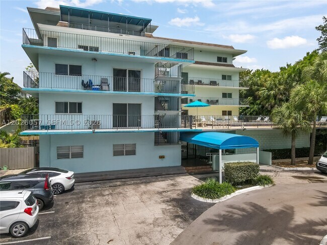 Building Photo - 2539 S Bayshore Dr