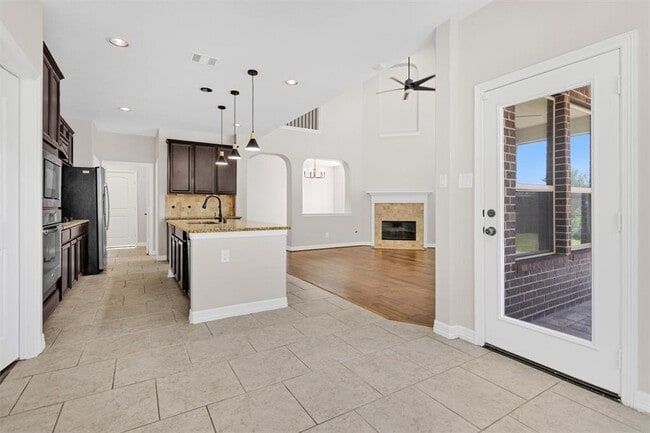 Building Photo - 24015 Richglen Court
