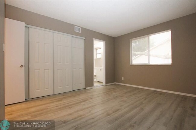 Building Photo - 704 Gardens Dr