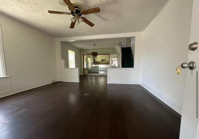 Building Photo - 3 Bed, 1 Bath