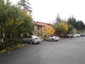 Building Photo - Great 2 Bedroom Condo! Washer/Dryer Hook Ups! W/S/G Paid!