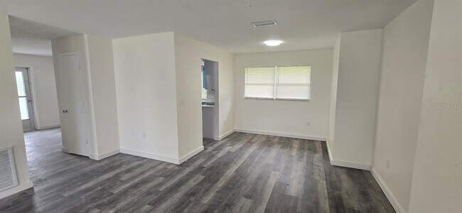 Building Photo - 22149 Bronxville Ave