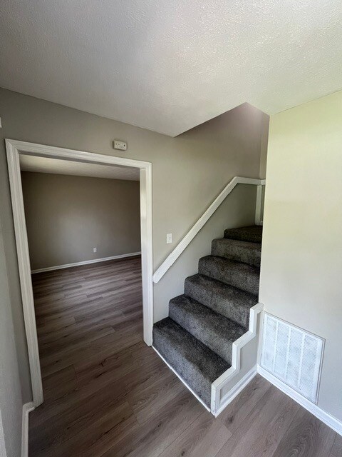 Building Photo - 2290 Friar Rd