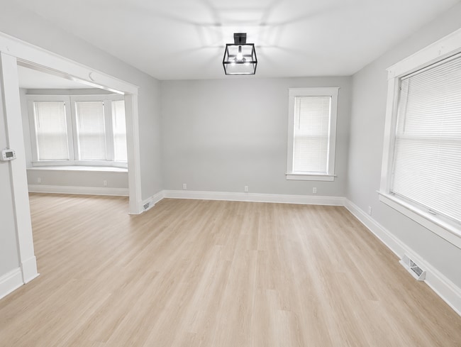 Building Photo - 815 Elmwood Ave
