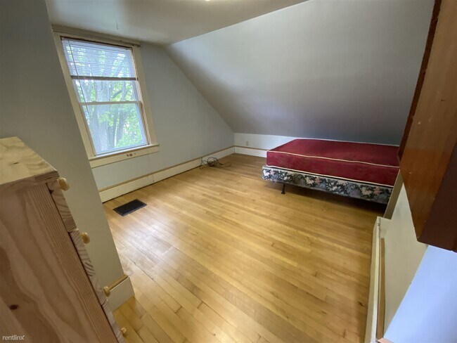 Building Photo - 7 br, 2 bath House - 516 Walnut St 516 Walnut