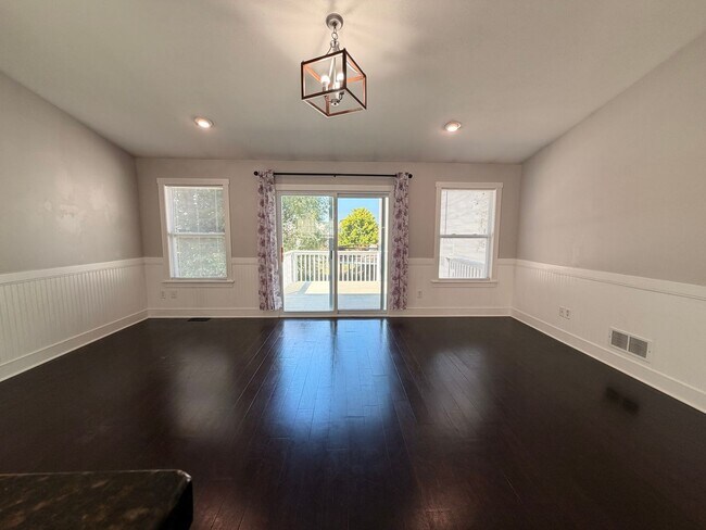 Building Photo - 1627 Hamlet Dr