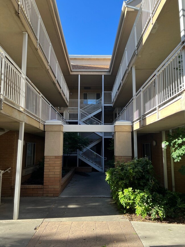 Building Photo - 650 N 500 W