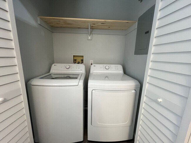Building Photo - Fully Renovated 2 Bedroom 1.5 Bath Port Orange Home Available Now LEASING SPECIAL: HALF OFF 1 MON...