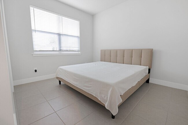 Building Photo - 4 Bed 3 Bath Gem In The Sunstone Community In Wellen Park!!!