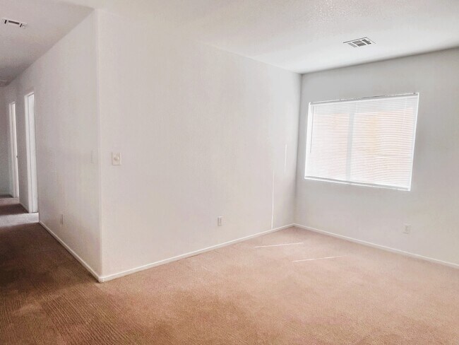 Building Photo - 4451 Sparkle Crest Ave