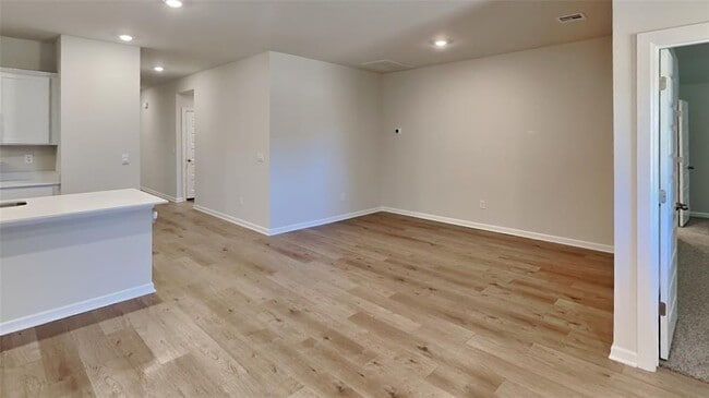 Building Photo - 6101 Green Meadow Ln