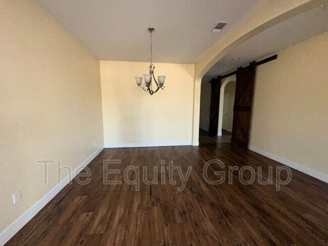 Building Photo - 1724 W Sedona Ave