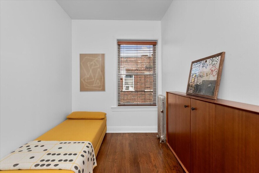 Building Photo - 4862 N Ashland Ave