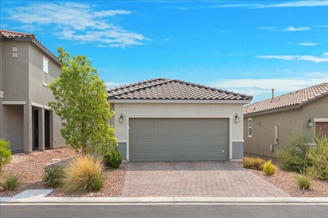 Primary Photo - Beautiful Single-Story Home next to Summer...