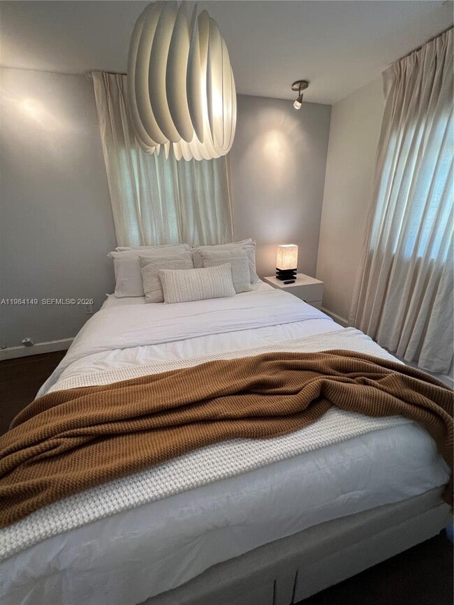 Building Photo - 265 Palm Ave