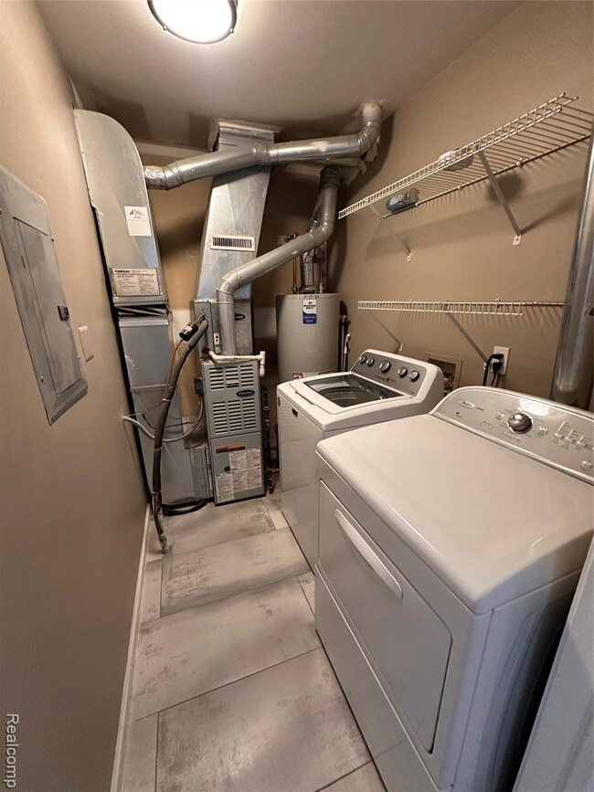 Building Photo - 4240 Maple St