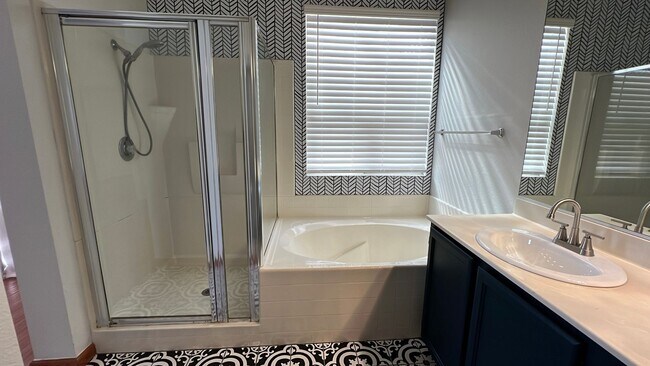 Building Photo - West Palmdale Home