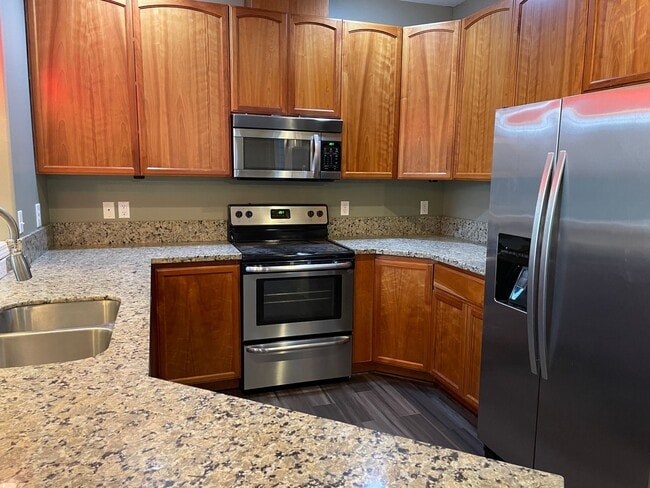 Building Photo - Custom Townhome in Camas School District! Stainless Steel Appliances and A/C!