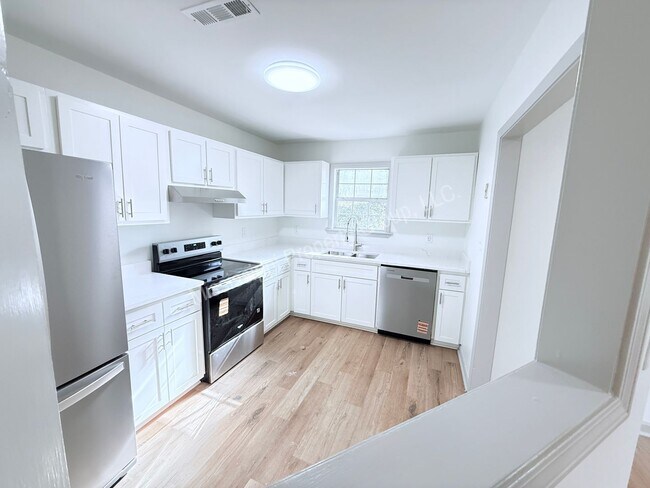 Building Photo - 3BR/2BA For Rent