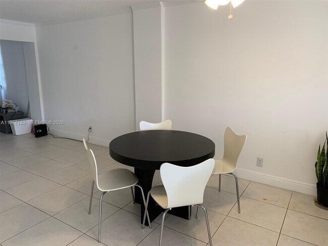 Building Photo - 1333 E Hallandale Beach Blvd