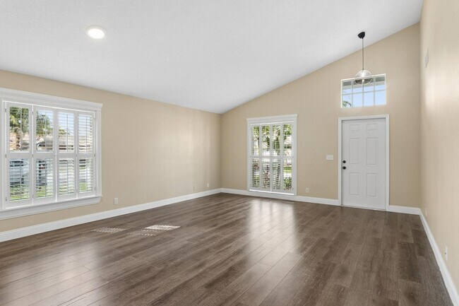 Building Photo - 67 Kingfisher Way