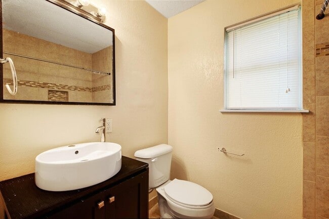 Building Photo - 1202 Artesian Cir