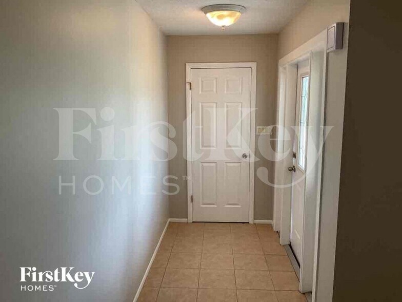 Building Photo - 557 Mayview Ave NW