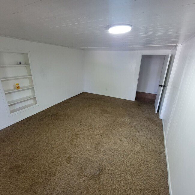 Building Photo - 3/1-Livingston City Limits-Finished Attic ...