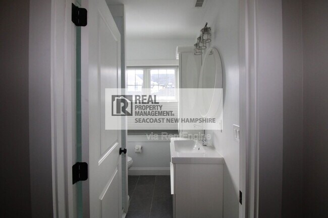 Building Photo - 33 Columbia St