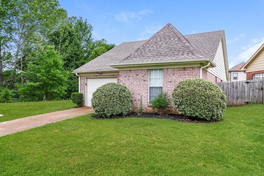 Building Photo - 2842 Misty Briar Cove