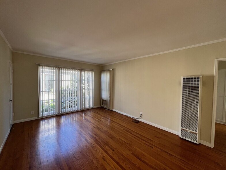 Building Photo - 126 N Maple St