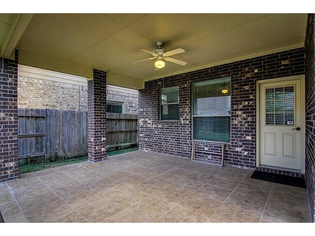 Building Photo - 10207 White Pines Dr