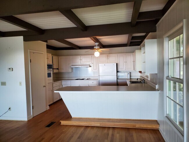 Building Photo - BEACH FRONT Port Royal