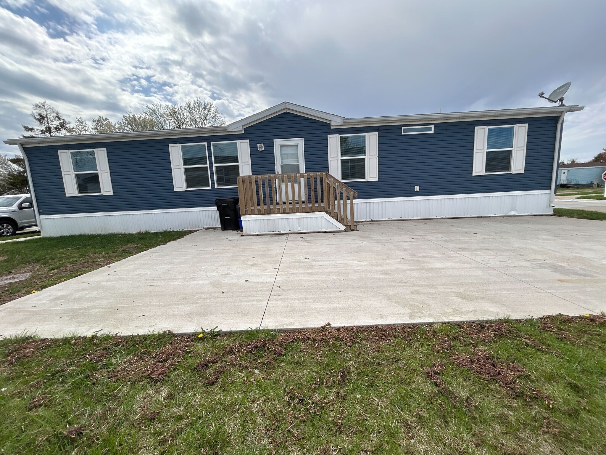 Building Photo - 317 Autumn Park Dr