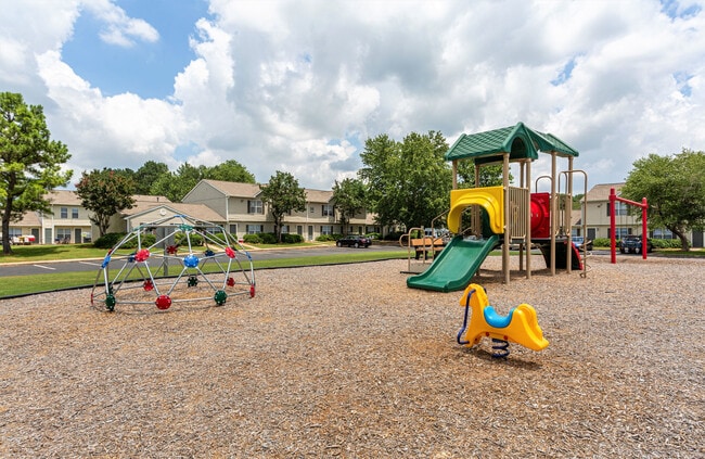 Building Photo - Madison Pines Apartment Homes