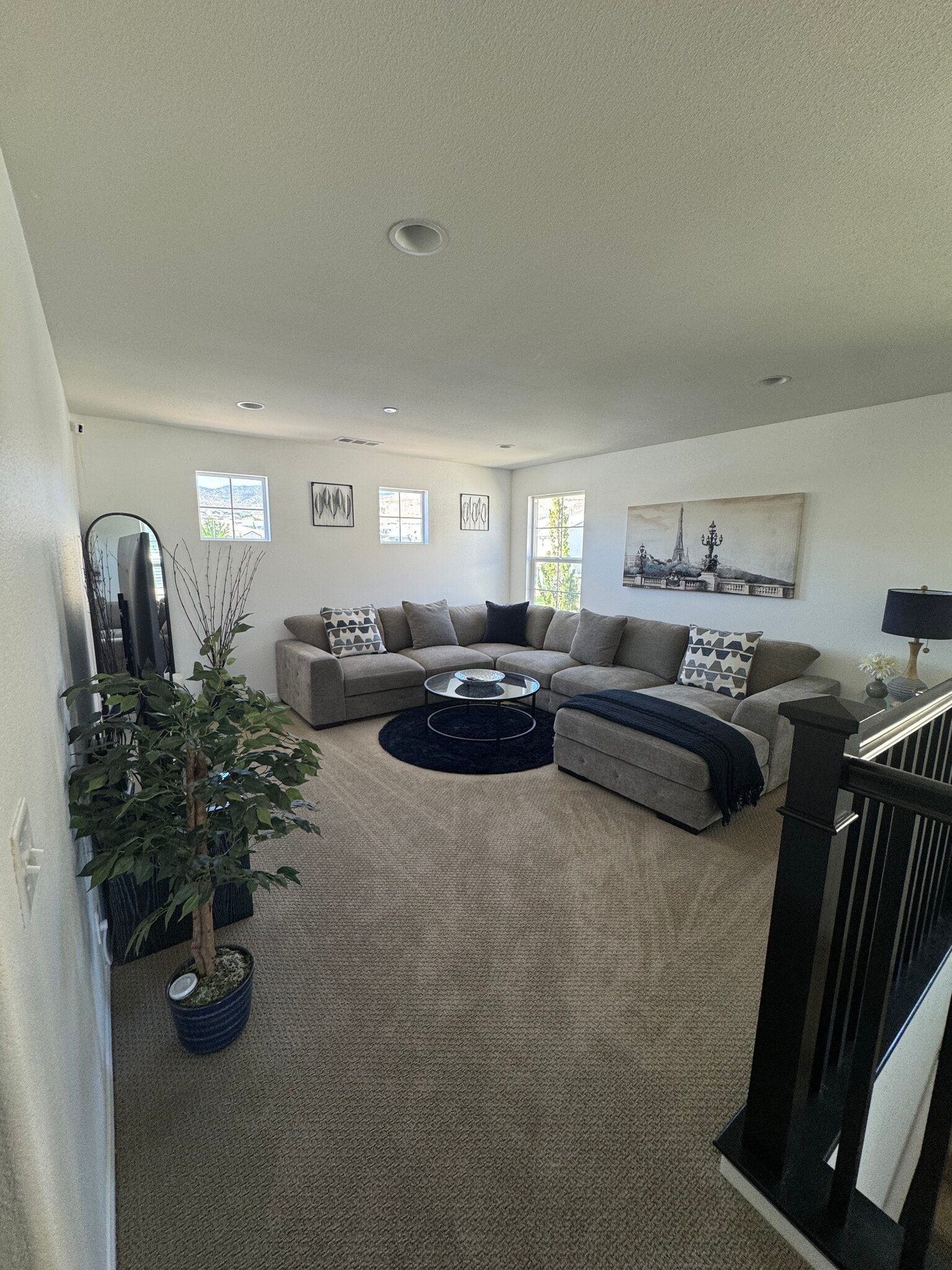 Living room area - 2727 Goldenrain St