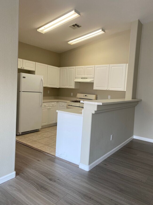 Building Photo - 9318 Square Dance Pl