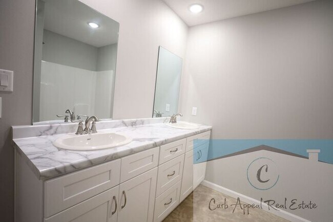 Building Photo - Move in special $900!! Beautiful new construction 3 bed / 2 bath home - Lake City