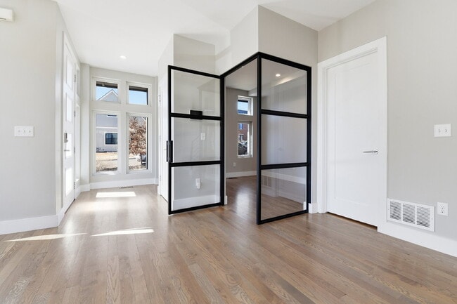 Building Photo - $5,640.95, $300 off the first month's rent, 4 Beds - 5 Bath, Townhouse in Denver with Office!