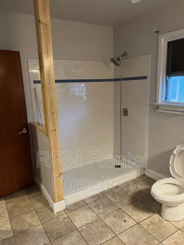 Building Photo - 2729 Broadway