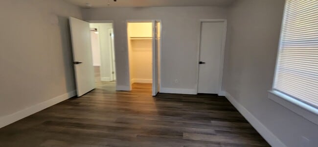 Building Photo - Completely Remodeled 3 Bed / 2 Bath Home 1,704 SF