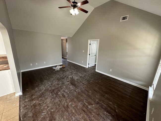 Building Photo - 913 Arbor Springs Cir