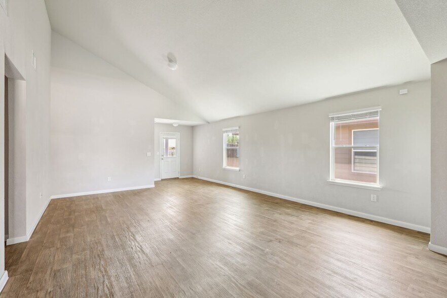 Building Photo - 210 Seaholm Ln