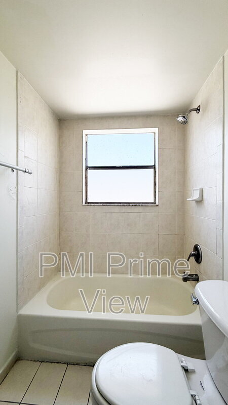 Building Photo - 1245 W 24th St